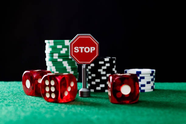 qqholic mobile app interface showing slot games and live dealer options